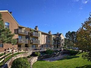 Silver Reef Apartments in Lakewood, CO